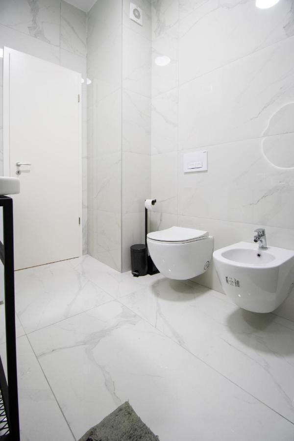 Bed and Breakfast Luxury Rooftop 23 Тирана Екстер'єр фото