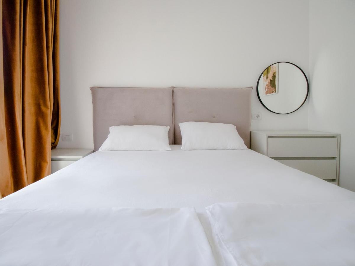 Bed and Breakfast Luxury Rooftop 23 Тирана Екстер'єр фото
