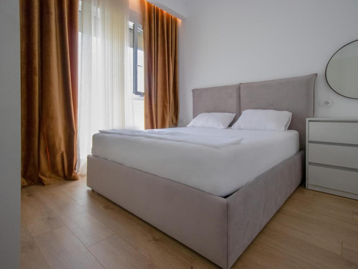 Bed and Breakfast Luxury Rooftop 23 Тирана Екстер'єр фото