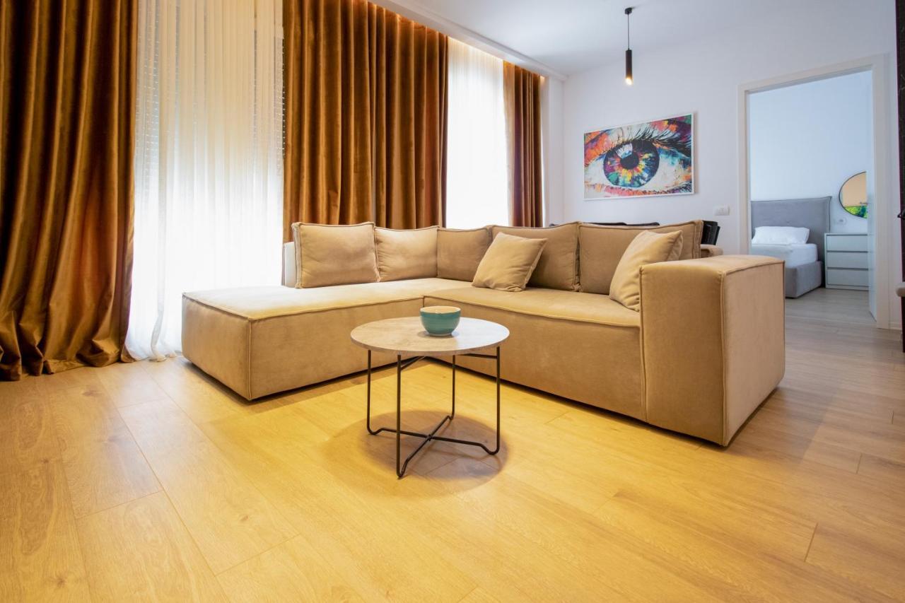 Bed and Breakfast Luxury Rooftop 23 Тирана Екстер'єр фото
