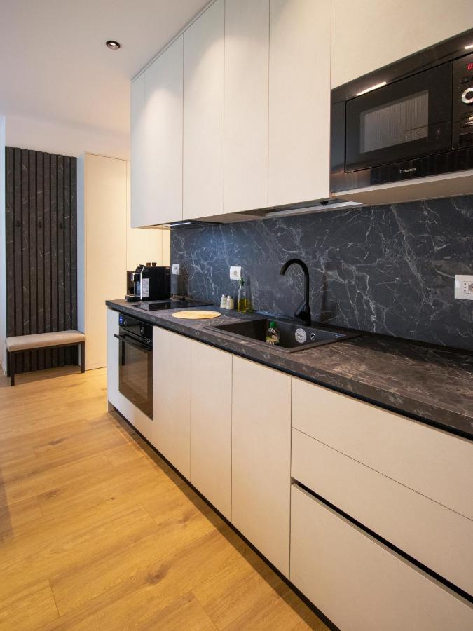 Bed and Breakfast Luxury Rooftop 23 Тирана Екстер'єр фото